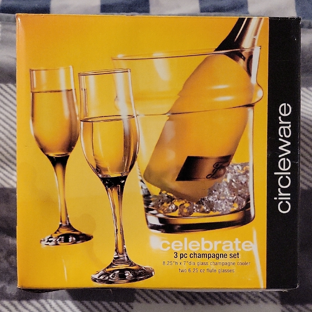 NIB Glassware Set - Picture 2 of 2